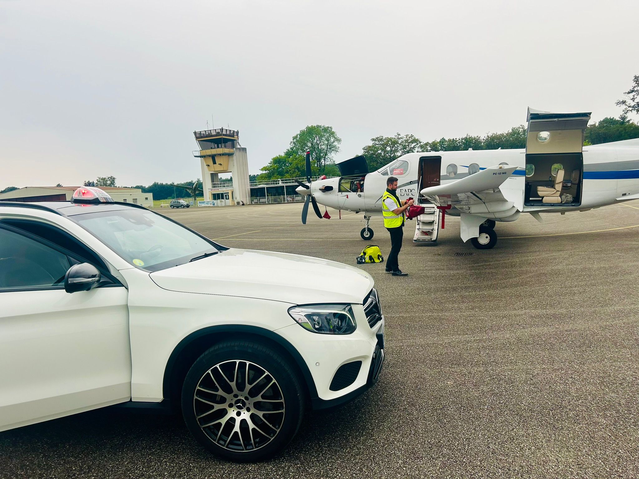 Taxi Saint-Denis les Bourg — photo 1